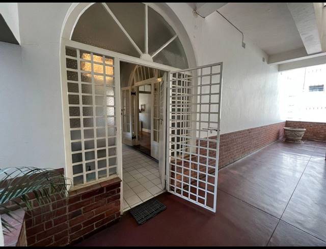 2 BEDROOM APARTMENT TO LET IN ESSENWOOD